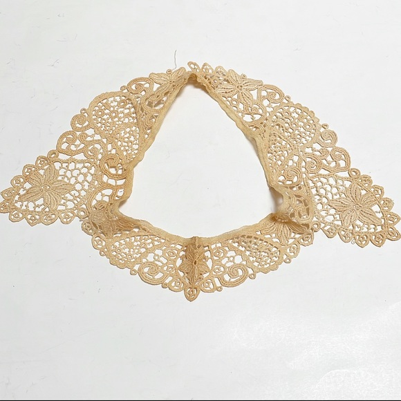 Vintage Accessories - Vintage handmade ivory lace crochet collar